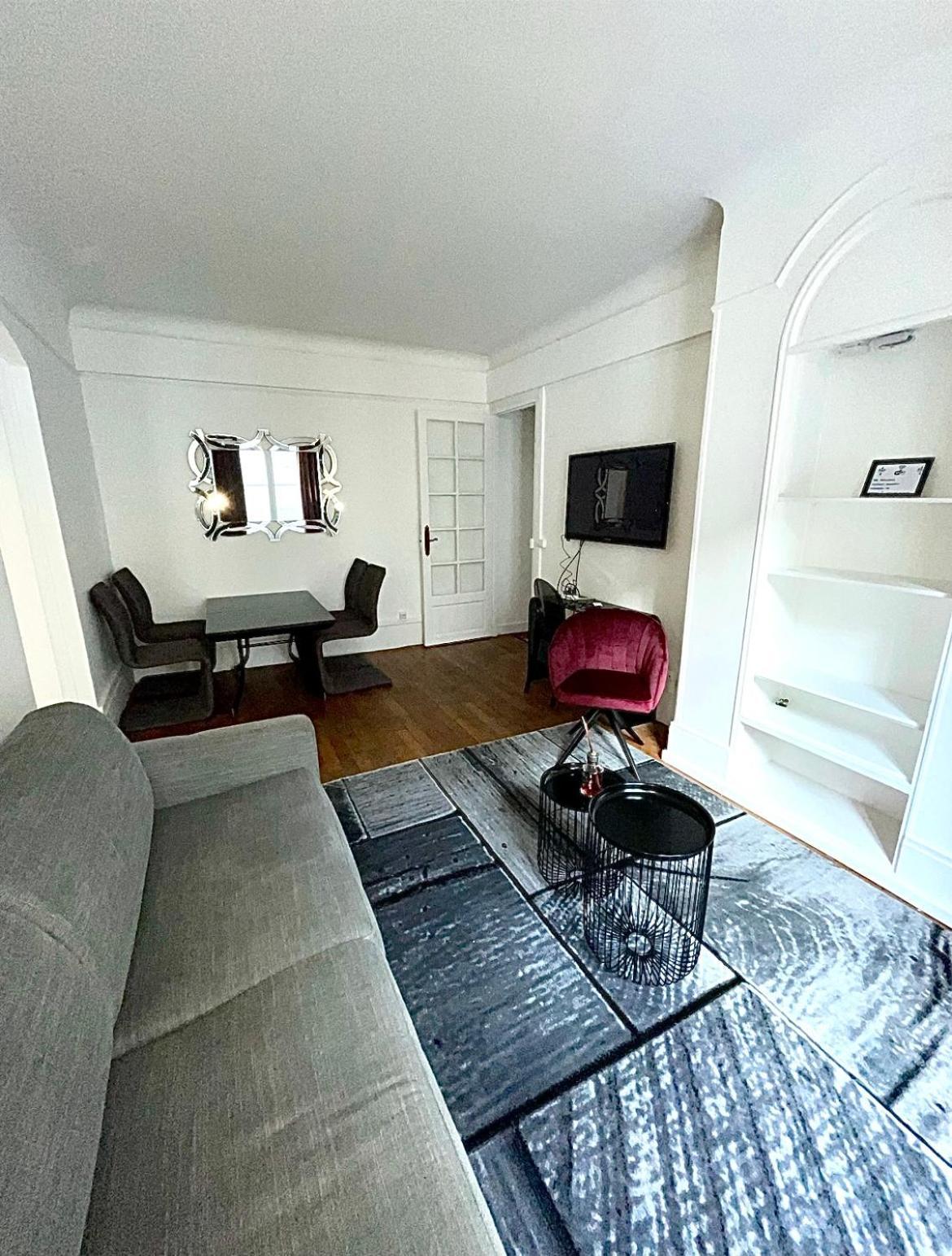 Center Trocadero Apartment *